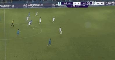 拜仁本来准备在冬窗为阿劳霍支付超6000万欧转会费，本月初图赫尔和高层还和阿劳霍通过了电话。